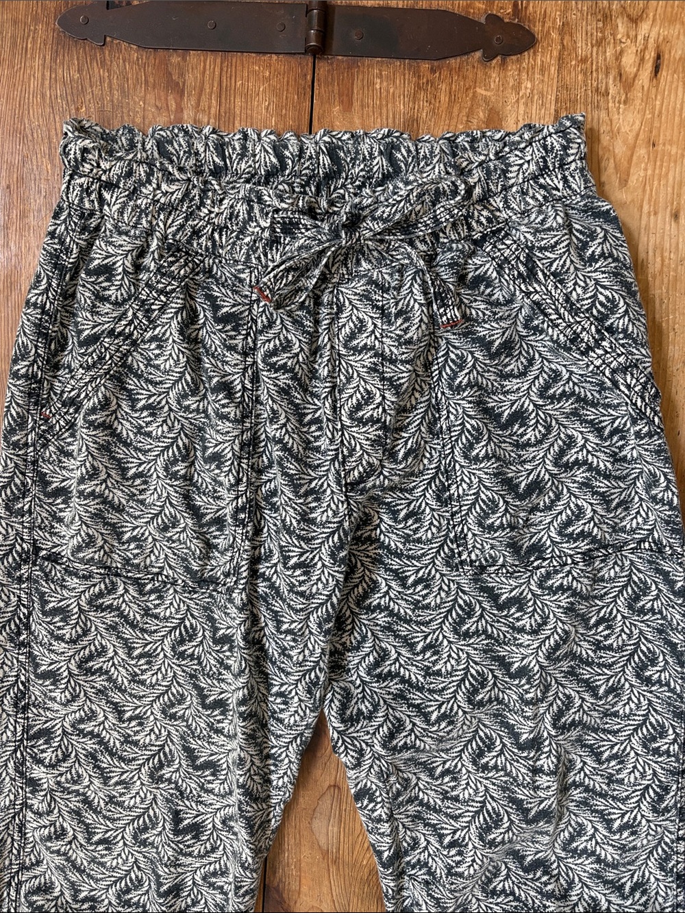 Anthropologie Black & White Leaf-Print Linen Drawstring Joggers - Picture 3 of 7